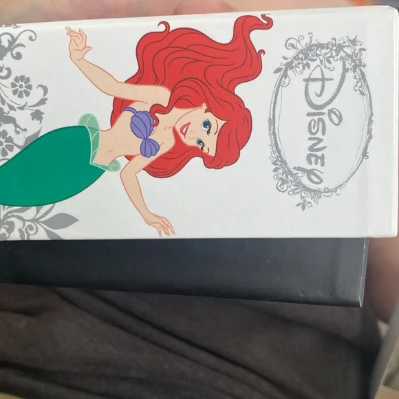 Disney‎ Ariel’s Little Mermaid Kiss The Girl Watch




STA9 - Picture 2 of 2